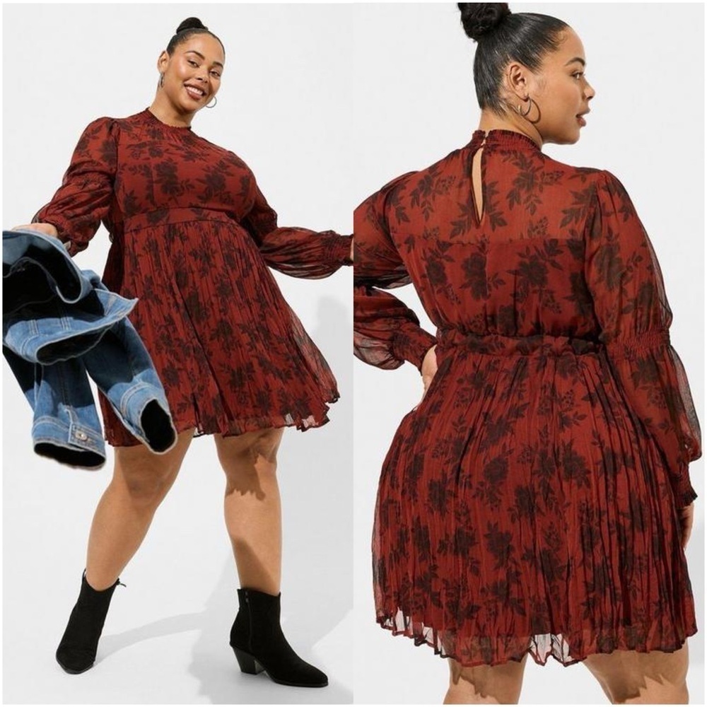 TORRID Mini Turtleneck Crinkle Chiffon Pleated Dress In Red Floral